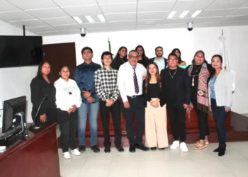 Estudiantes fortalecen su formación jurídica con visita a la sede judicial en Comitán