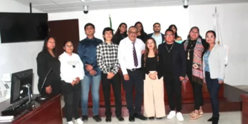 Estudiantes fortalecen su formación jurídica con visita a la sede judicial en Comitán