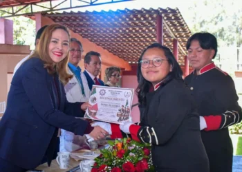 Reconoce Fabiola Ricci el esfuerzo de estudiantes