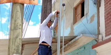 Alumbrado Público refuerza mantenimiento en bulevares y accesos de San Cristóbal