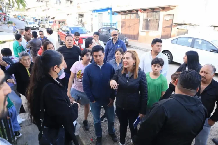 Recorre alcaldesa el barrio de Guadalupe 