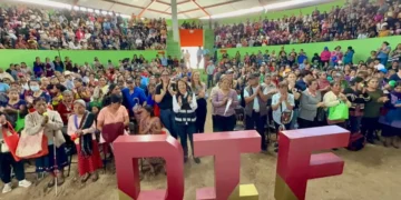 Refrenda Ayuntamiento de SCLC compromiso social con entrega de apoyos alimentarios