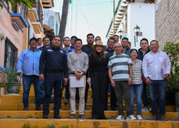 Fortalece Fabiola Ricci el diálogo ciudadano con recorrido casa por casa en el Barrio de El Cerrillo