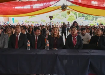 Regresa Fabiola Ricci Diestel a la primaria donde inició sus sueños 