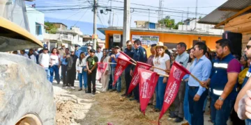Inicia Ayuntamiento de SCLC pavimentación integral de la calle Playas de Miramar 
