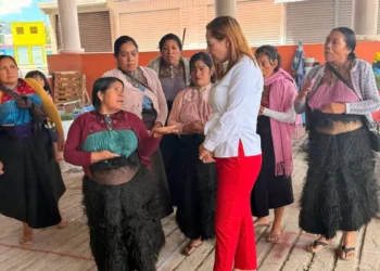 Vendedoras de juncia cuentan con mejores condiciones en el Mercado de la Zona Norte: Fabiola Ricci