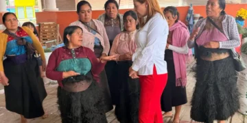 Vendedoras de juncia cuentan con mejores condiciones en el Mercado de la Zona Norte: Fabiola Ricci