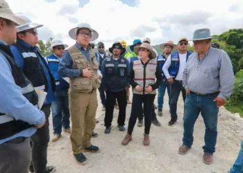 Anakaren Gómez Zuart supervisa la Ruta de las Culturas Mayas