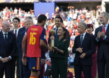 Felicita Claudia Sheinbaum a España por ganar la copa del Mundo 2026