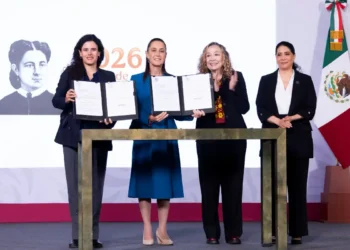 Presidenta firma y envía iniciativa de Ley General para prevenir, investigar, sancionar y reparar el daño por el delito de feminicidio