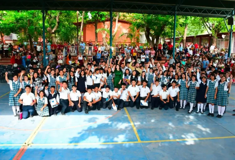 Hoy Chiapas es un estado donde niños y jóvenes pueden construir su futuro con mayor tranquilidad: Aparicio