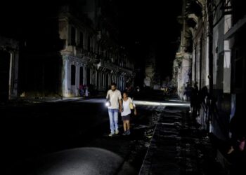 Otro apagón nacional agrava el desgaste de la red eléctrica y la vida cotidiana en Cuba