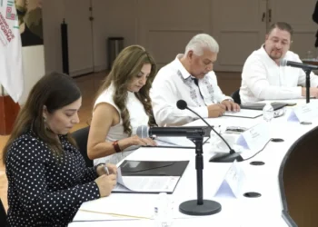 Chiapas y Tabasco firman convenio de paso de transportistas