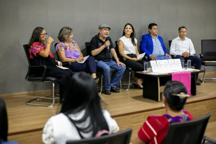 Presentan en Congreso del estado el poemario: “Yo voy con las hormigas”