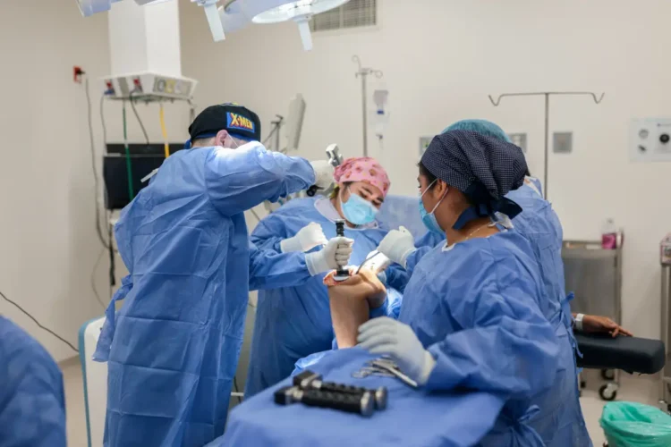 Consolida IMSS Chiapas atención de alta especialidad con jornada de reemplazo de rodilla y artroscopias