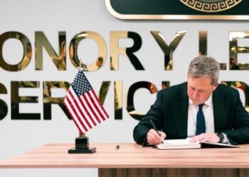 Dan Driscoll, secretario del Ejército de EU, presenta su renuncia