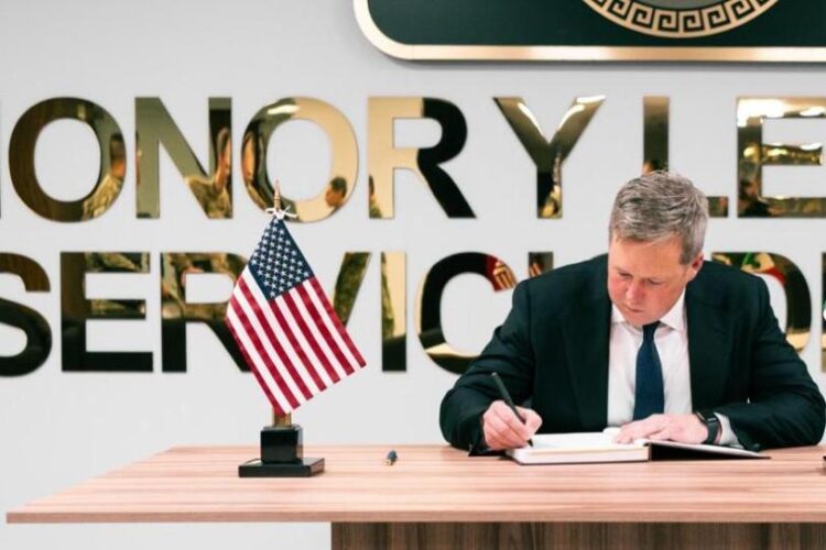 Dan Driscoll, secretario del Ejército de EU, presenta su renuncia
