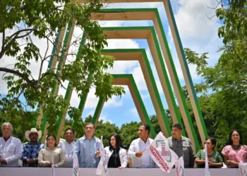 Eduardo Ramírez supervisa la construcción de la carretera Palenque-Ocosingo e impulsa acciones contra el dengue