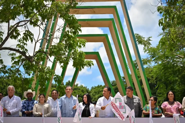 Eduardo Ramírez supervisa la construcción de la carretera Palenque-Ocosingo e impulsa acciones contra el dengue