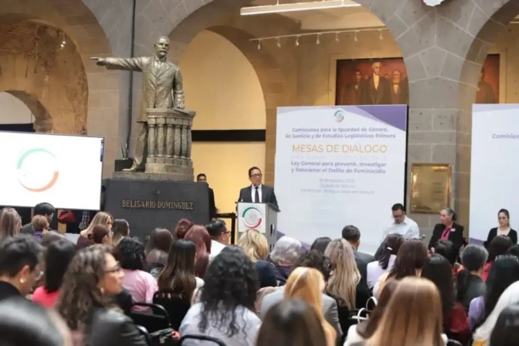 Participa fiscal general en Mesa de Diálogo en torno a la Ley General del delito de feminicidio