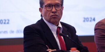 Monreal llama a “acotar” reforma presidencial contra doble nacionalidad
