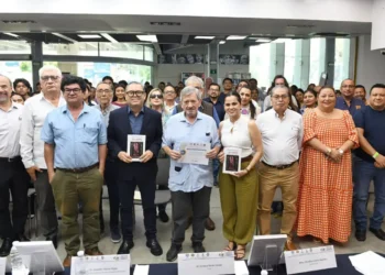 Presenta Enrique Barón Crespo “Paz y Guerra” durante la CIU UNACH 2026