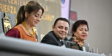 Atestigua Moreno Guillén entrega de la medalla Rosario Castellanos