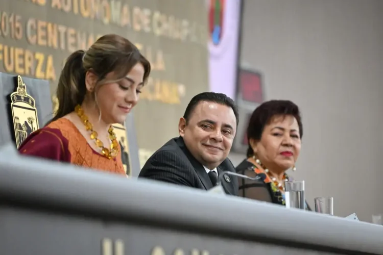Atestigua Moreno Guillén entrega de la medalla Rosario Castellanos