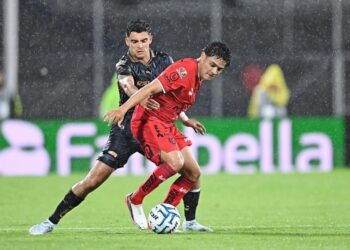 Pumas rescata el empate 1-1 ante Necaxa en una noche bajo la lluvia
