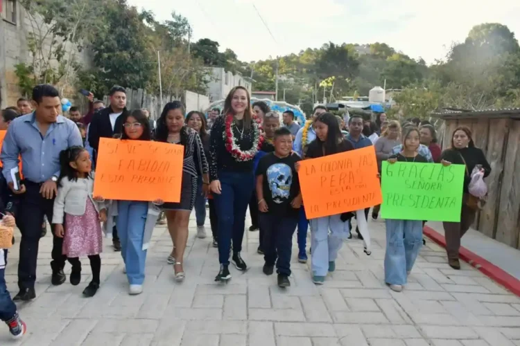Inaugura Fabiola Ricci calle El Arenal en la colonia Las Peras