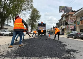 Ayuntamiento impulsa trabajos de bacheo en la carretera San Cristóbal – Chamula