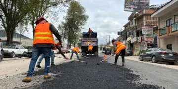 Ayuntamiento impulsa trabajos de bacheo en la carretera San Cristóbal – Chamula