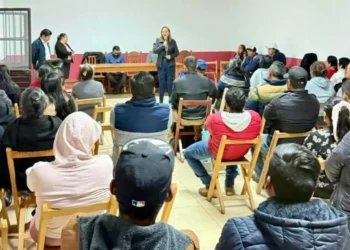Presidenta Fabiola Ricci fortalece el diálogo con habitantes de la colonia Peje de Oro