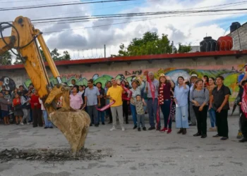 Inicia pavimentación de la calle Alfonso Sierra en Maestros de México