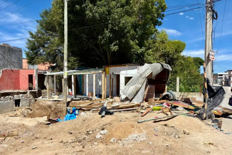 Inician retiro de negocios irregulares en Periférico Norte 