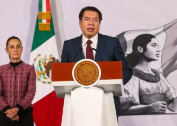 SEP abrirá consulta sobre uso de celulares y dispositivos digitales en escuelas del país