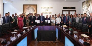 Sheinbaum renueva pacto con gasolineros; combustible seguirá en menos de 24 pesos