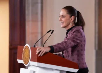Presidenta anuncia consulta a maestros sobre propuesta de regulación de uso de celulares en las escuelas