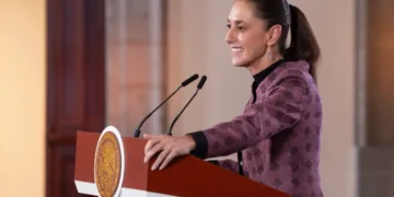 Presidenta anuncia consulta a maestros sobre propuesta de regulación de uso de celulares en las escuelas