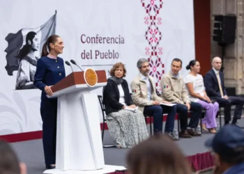 Presidenta presenta el minivehículo Olinia Carga