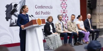 Presidenta presenta el minivehículo Olinia Carga