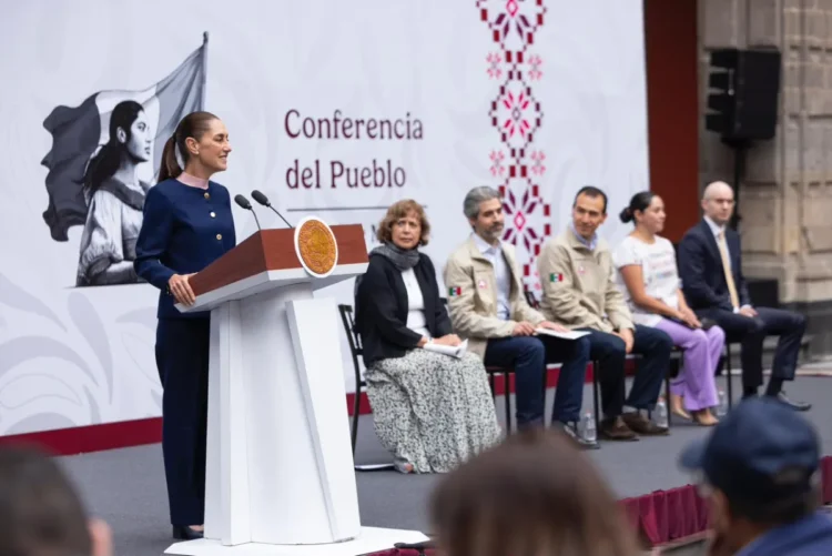 Presidenta presenta el minivehículo Olinia Carga