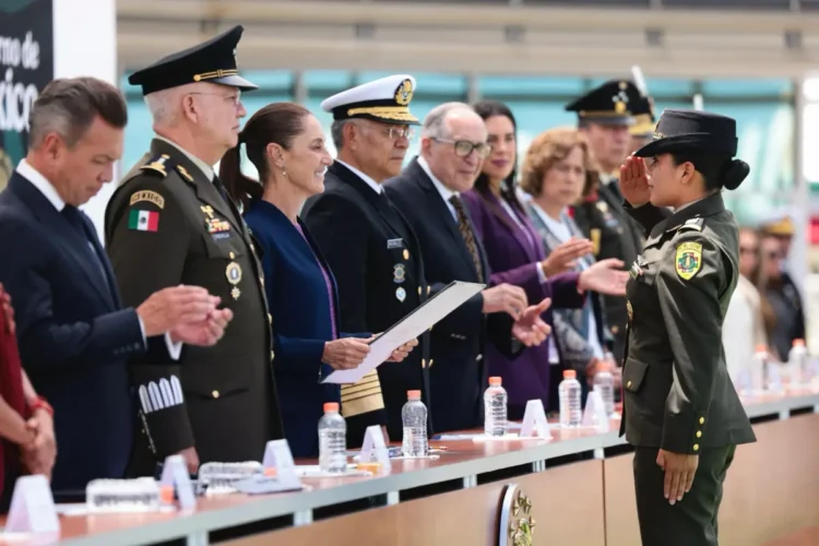 Presidenta encabeza clausura y apertura de cursos del sistema educativo militar 2026