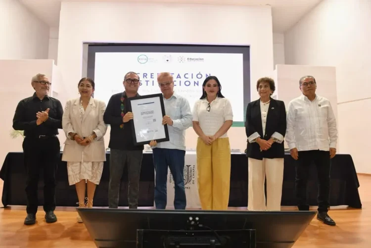 Recibe UNACH Acreditación Institucional de los CIEES