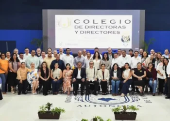 Llama Oswaldo Chacón a fortalecer el crecimiento y la calidad académica
