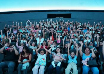 Más de 1,500 personas vivieron una noche de ciencia, estrellas y espuma en el Planetario Tuxtla
