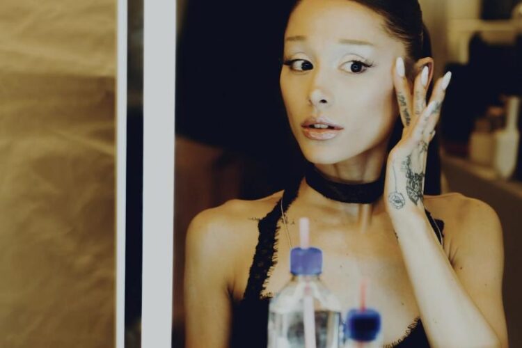 Ariana Grande se lesiona y anuncia este cambio para sus últimos conciertos en Londres