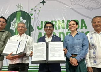 Cecytech y Unich firman convenio de colaboración para ampliar oportunidades educativas