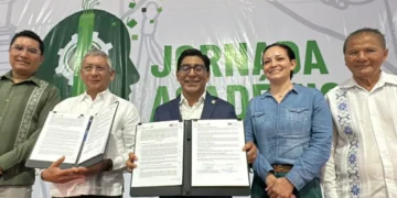 Cecytech y Unich firman convenio de colaboración para ampliar oportunidades educativas