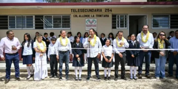 ERA lleva infraestructura digna a personas adultas mayores y estudiantes de La Trinitaria